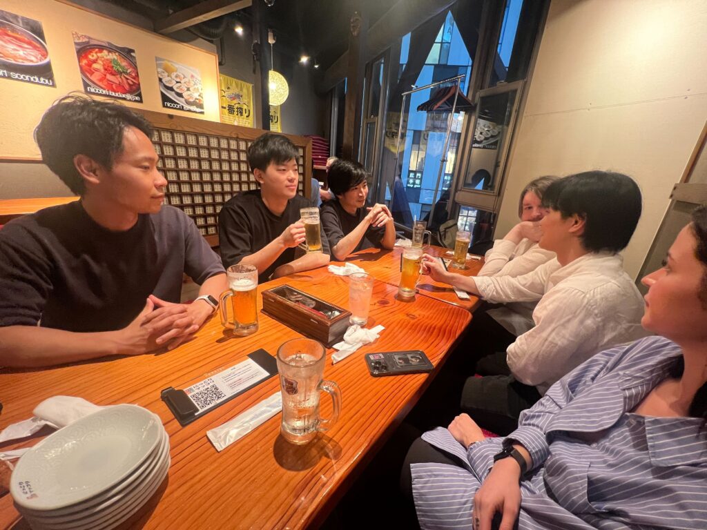 employee enjoy in izakaya after work